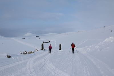Dieter and Carol approaching Smuksjøsester